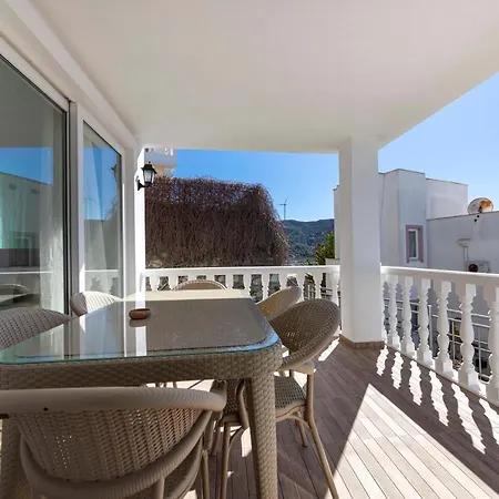 Invigorating Villa With Impressive Sea View In Yalikavak, Bodrum Appartement